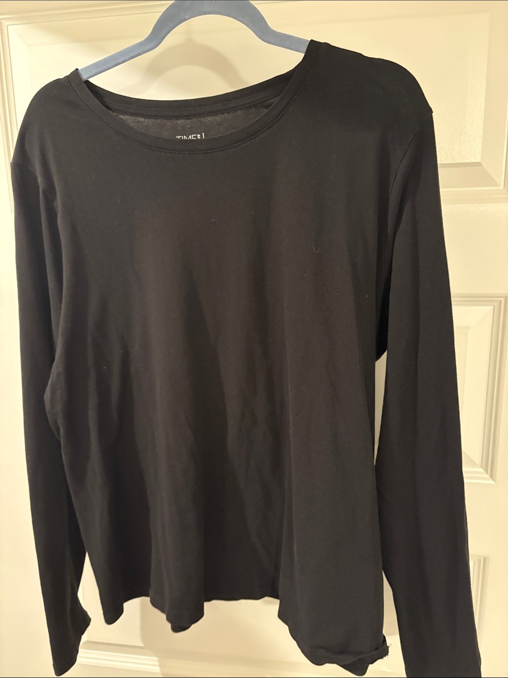 Time and Tru Black Long-Sleeve Crewneck Top